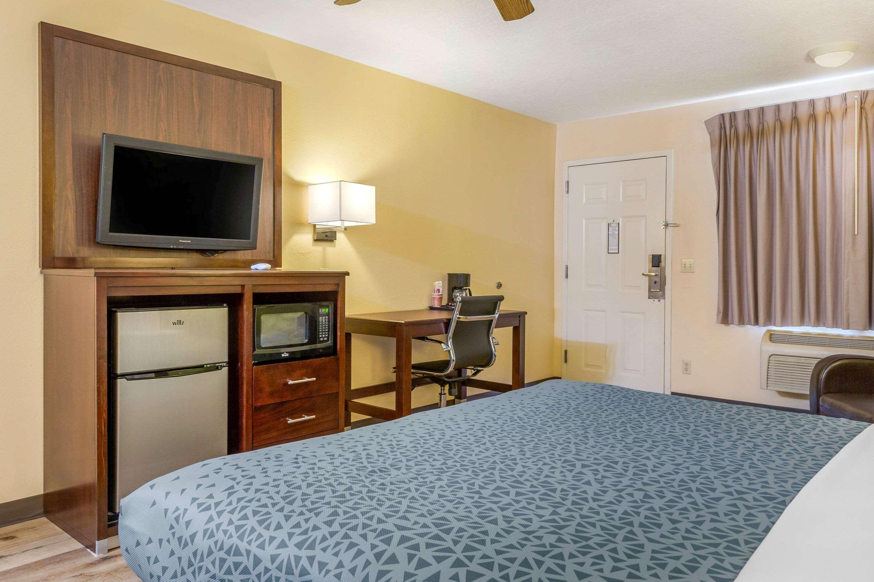 Econo Lodge West - Coors Blvd Альбукерке Экстерьер фото