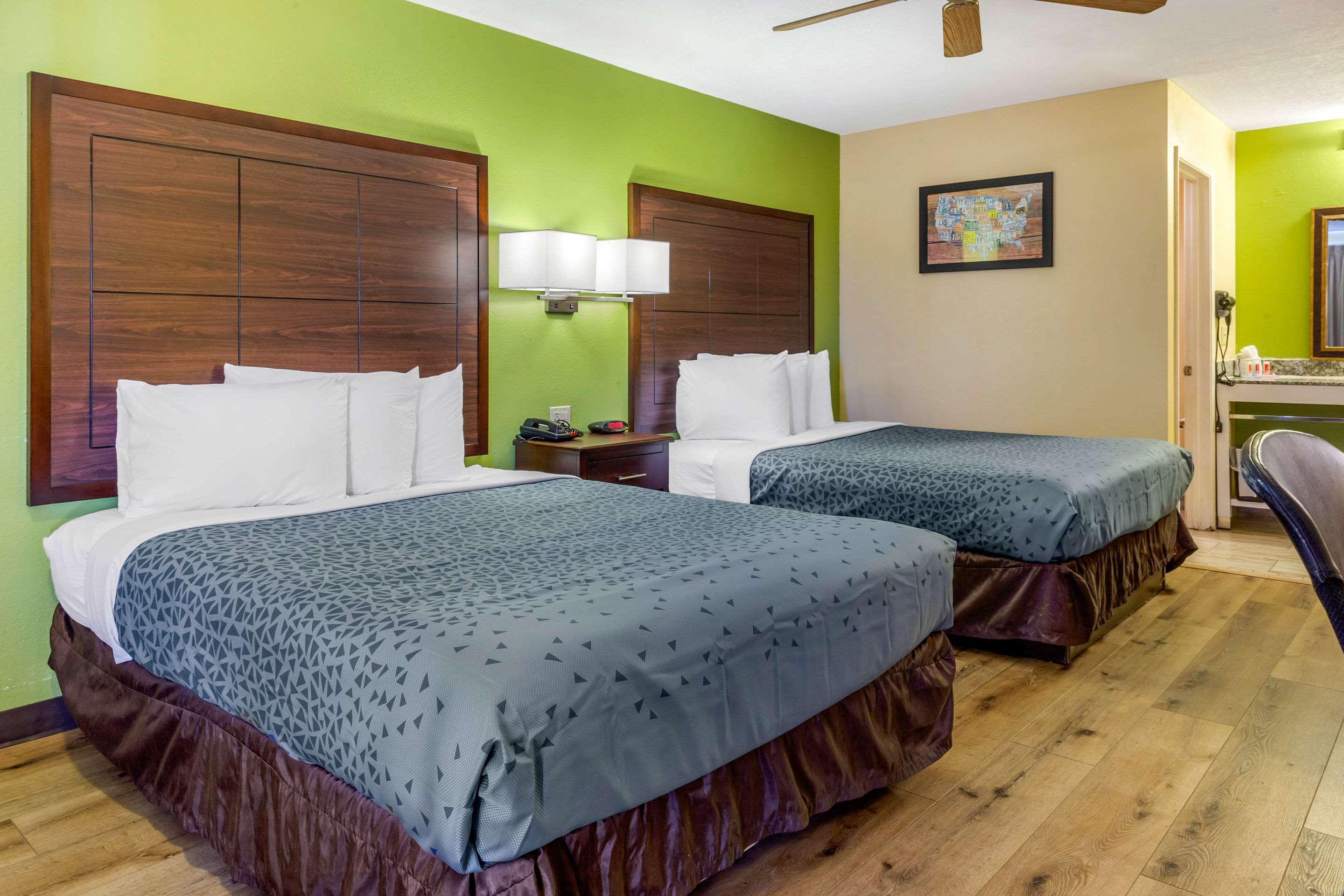 Econo Lodge West - Coors Blvd Альбукерке Экстерьер фото