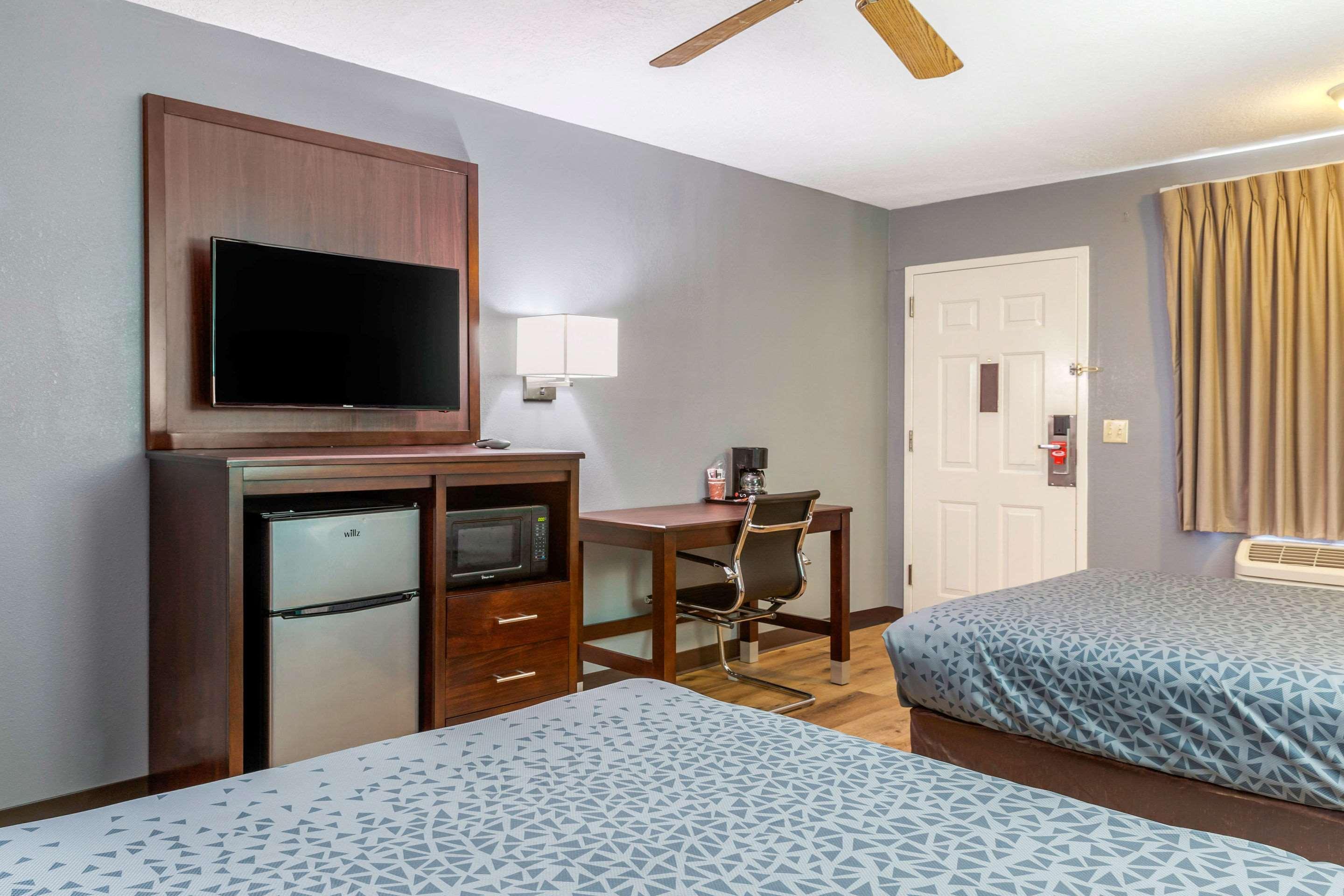 Econo Lodge West - Coors Blvd Альбукерке Экстерьер фото